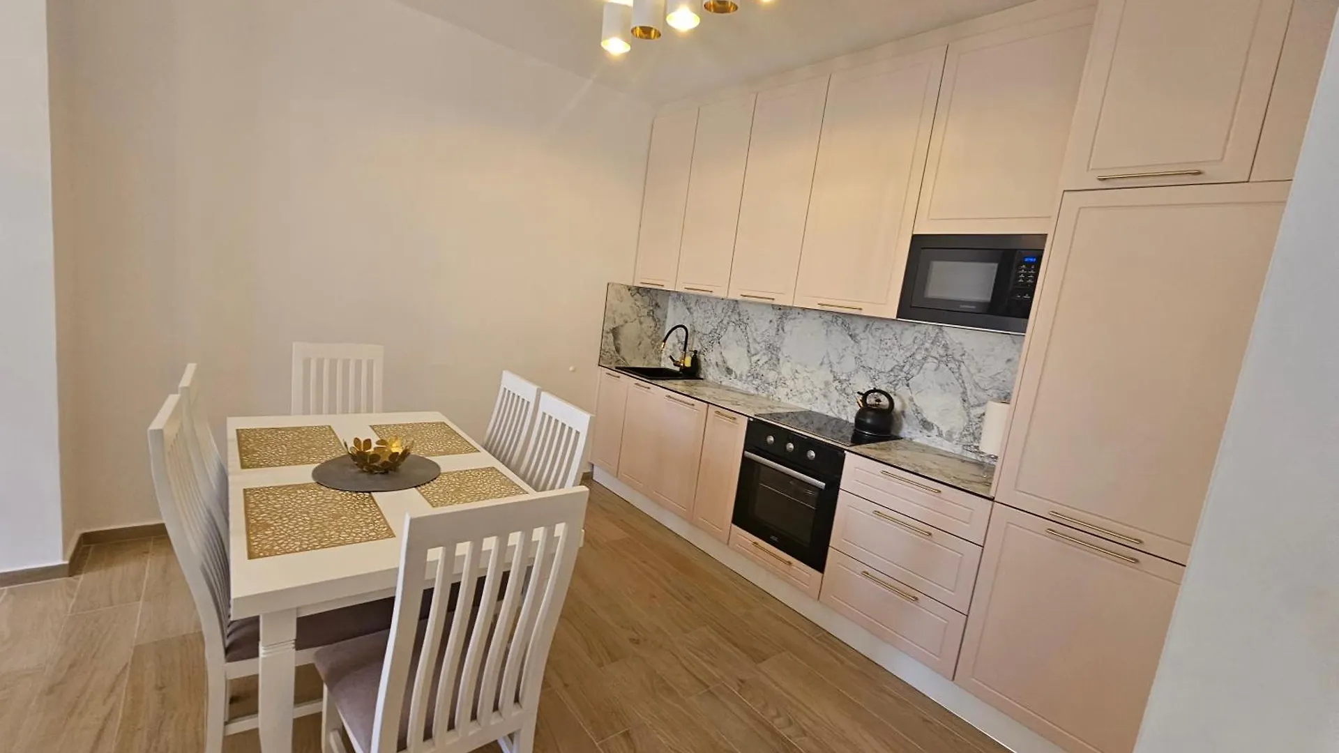 Jusal Sea View Apartment Sarandë Albânia